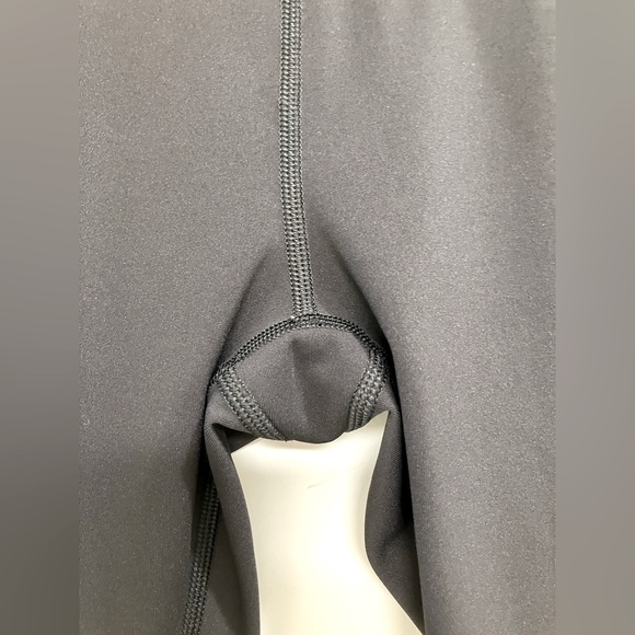 Lululemon Train Times Crop 17" Leggings – Black, Size 6 ✨ - Picture 9 of 11